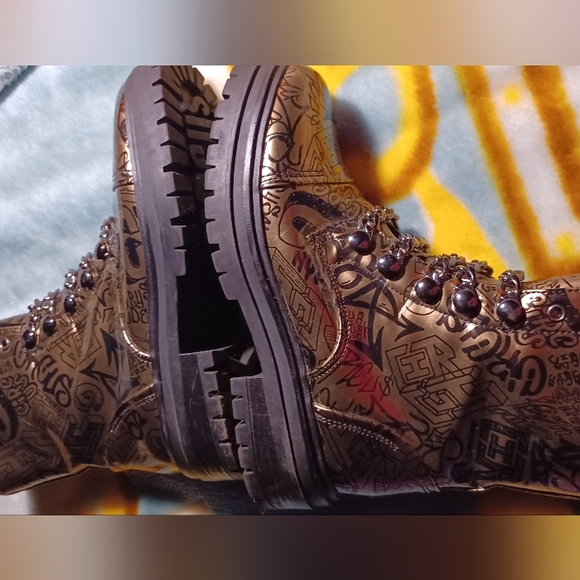 Boots - Picture 3 of 7